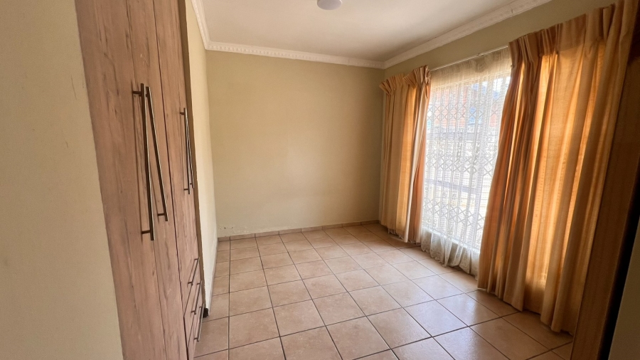 4 Bedroom Property for Sale in Langenhovenpark Free State